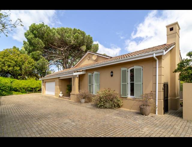 4 BEDROOM HOUSE SOLD IN CONSTANTIA